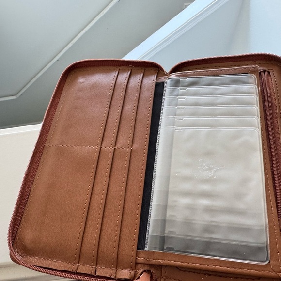 Elegant Brown Leather Women's Wallet - Picture 5 of 5